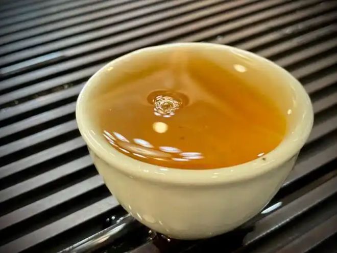 爱游戏体育ayx-千年茶香：中国茶文化的历史脉络与当代传承